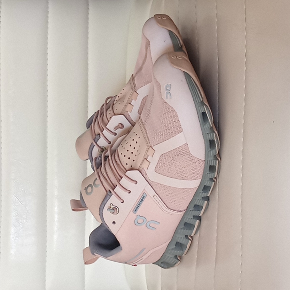 ON CLUOD RUNNING SHOES